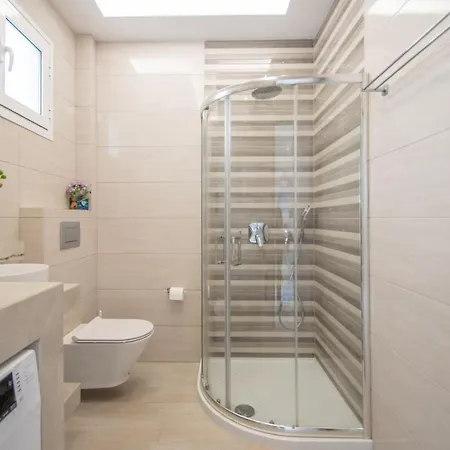 Alcmene Lux Apartment *