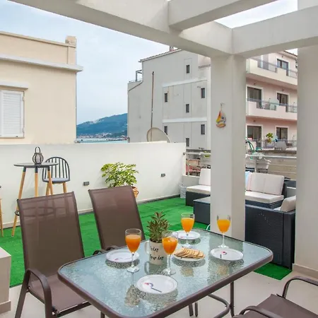 Alcmene Lux Apartment *